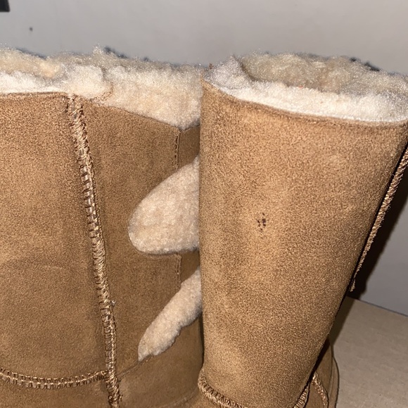NWT tan BearPaw fur boots with buckles. - Picture 4 of 6